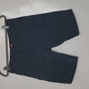 Young man Levi's shorts W30